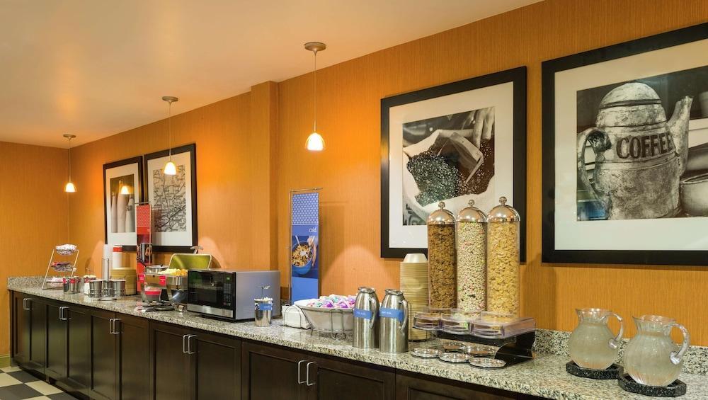 Hotel Hampton 3*
